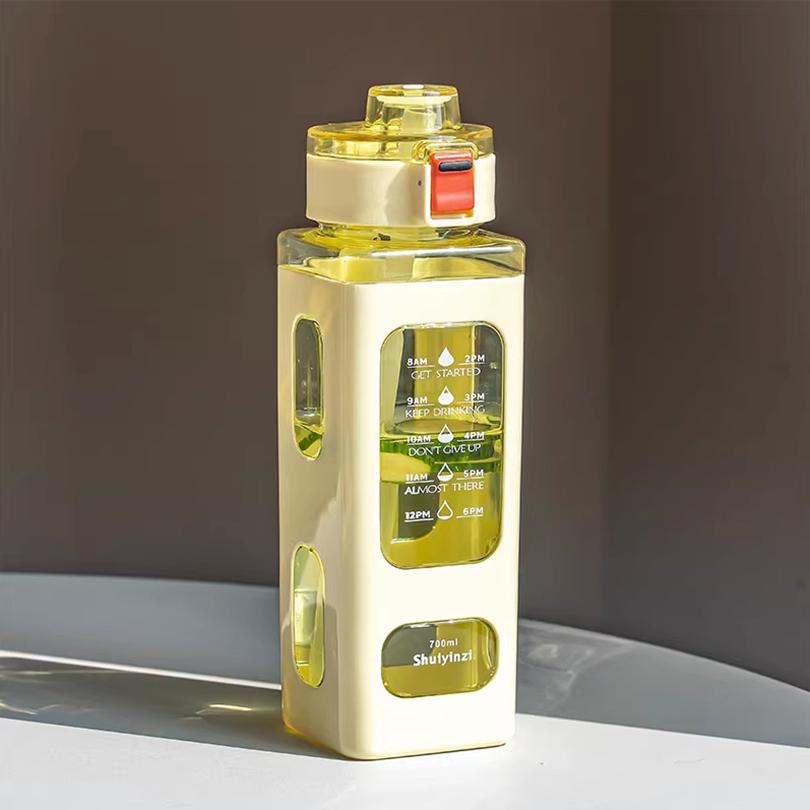 1pc 700ml Portable Sports Water Bottle With Straw Sippy Cup Plastic Tea Milk BPA Free Gourde Drink Bottle Suitable for Outdoors