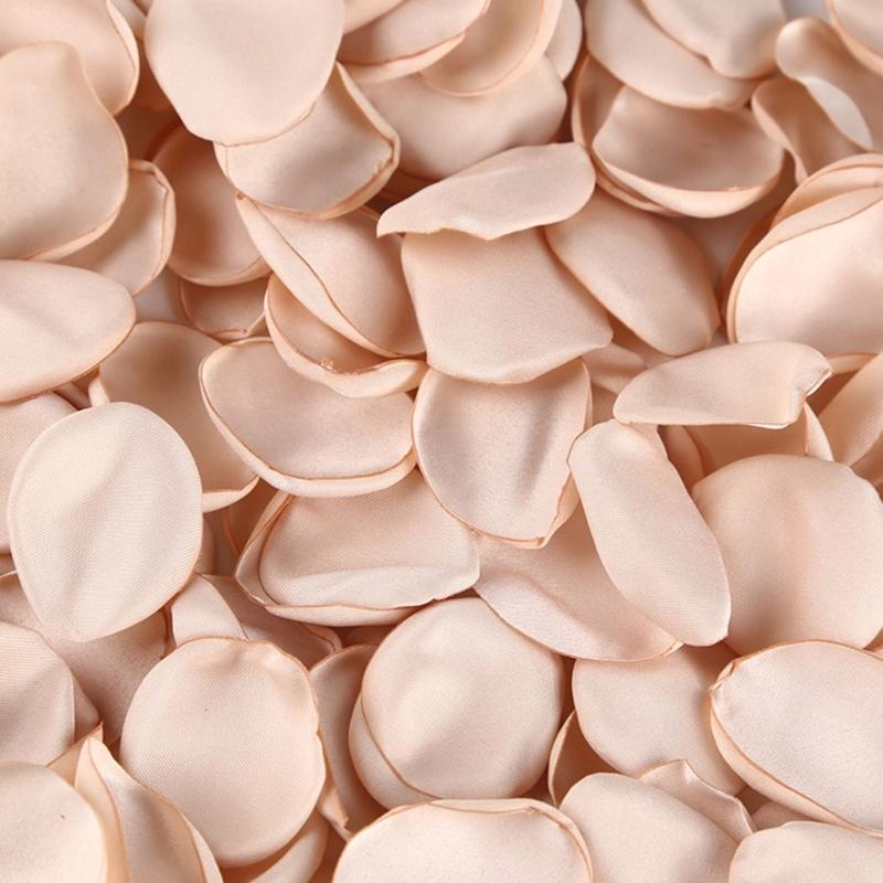 Artificial Rose Petals for Weddings and Special Occasion Perfect for Creating a Romance Atmospheres Decors 200Pieces