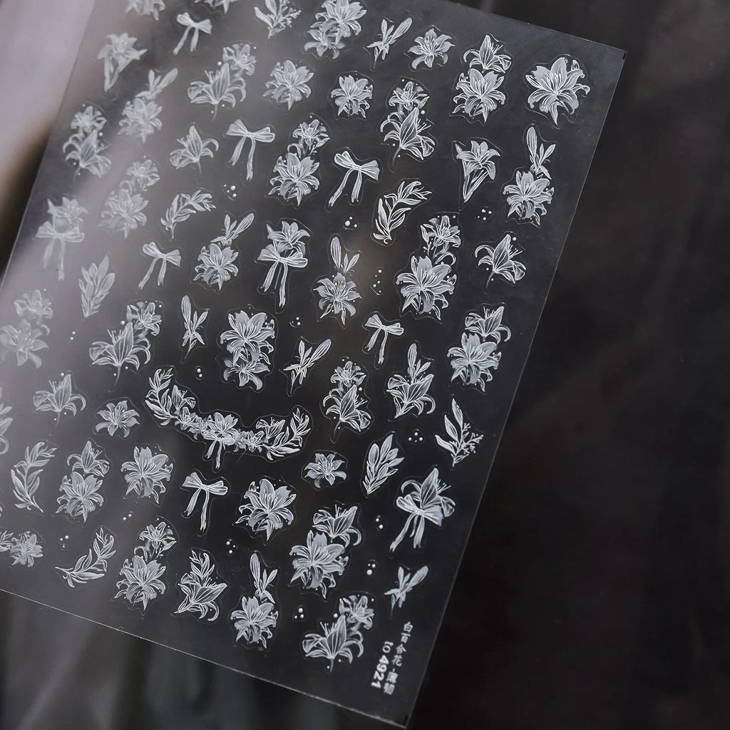 Elegant Black White Floral Nail Sticker Semi-Transparent Blooming Flowers Gold Foil Petal Stunning Botanical Chic Nail Art Decal