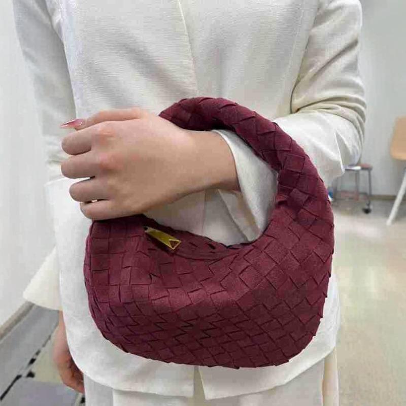 Reine handgefertigte matte gewebte Tasche, neue Damentasche, kleine Croissant-Tasche, Handtasche im europäischen und amerikanischen Stil.