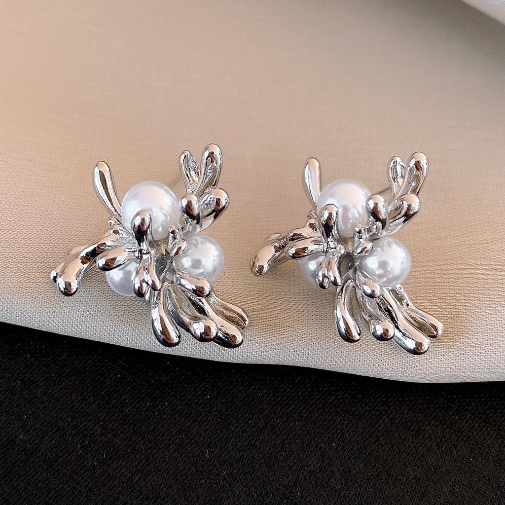 Cold wind super flash zircon snowflake fireworks stud earrings temperament versatile earrings earrings