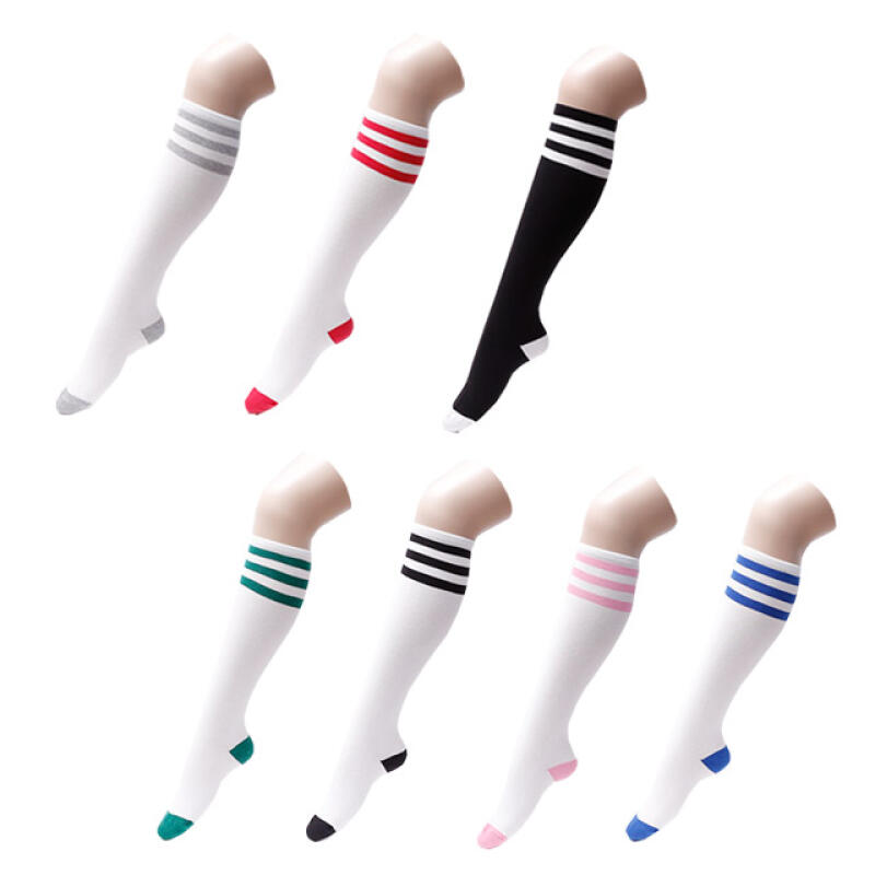 knee003_Цветные носки до колена с тремя полосками Black (white background)