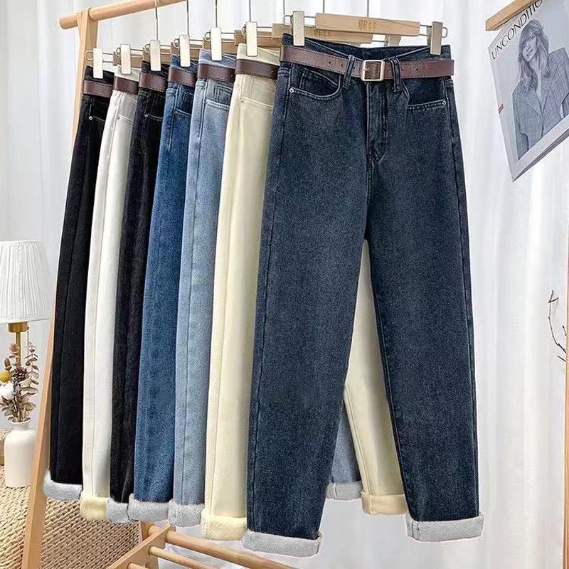 Women's High-Waisted Velvet-Lined Jeans: Loose, Slimming, Straight-Leg Harem Pants for Autumn/Winter, Korean Style, Nine-Tenths Length.