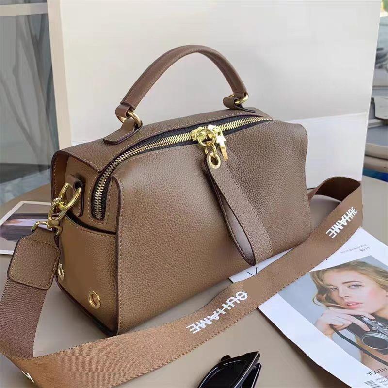 2026 New Leather Women's Bag Square Foreign Style Pillow Bag Versatile Fashion Temperament Portable Shoulder Bag Cross-border Wholesale