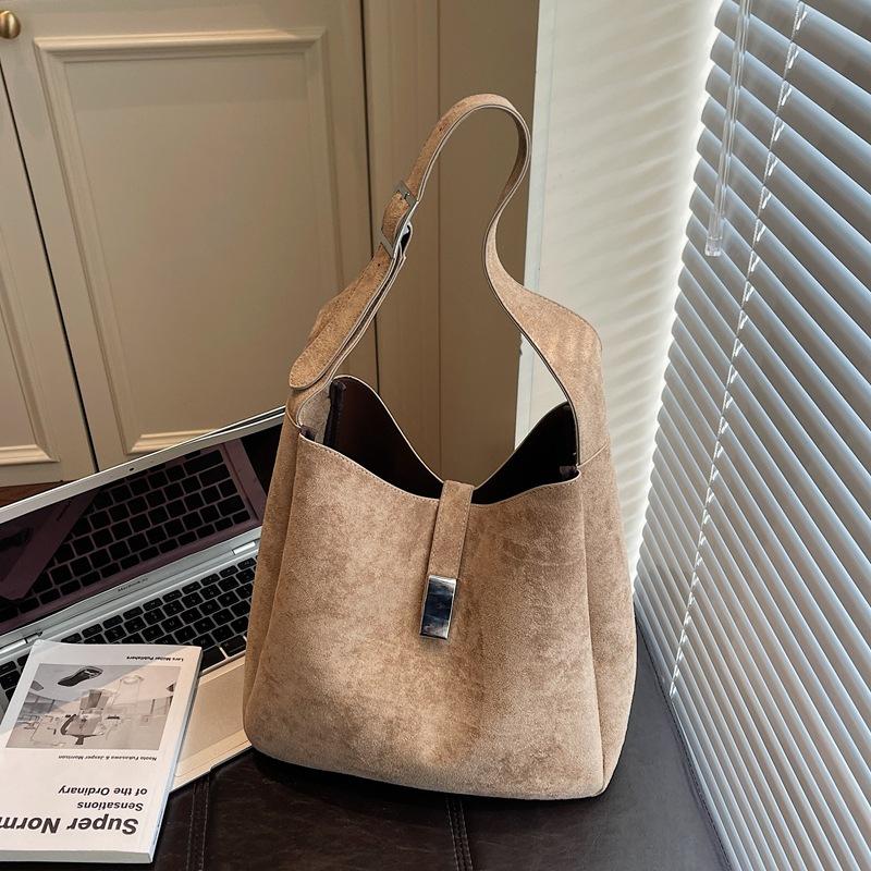 Simple Large-capacity Bag New Commuter Women's Shoulder Underarm Bag Casual Suede Bucket Bag