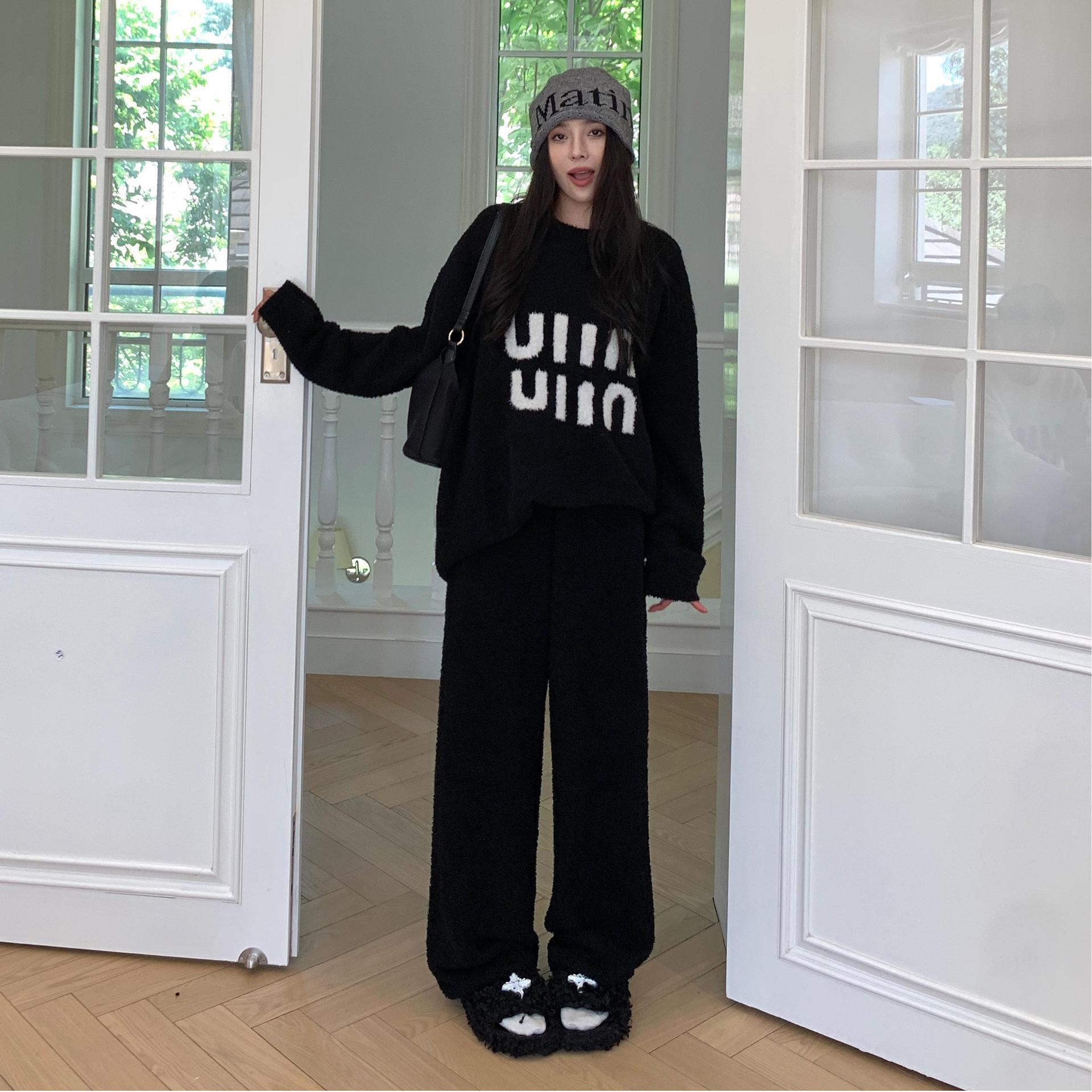 

High-End Half-Velvet Couple Pajama Set: Loose, Plus Size Homewear for Autumn/Winter, Suitable for Outdoor Wear One Size