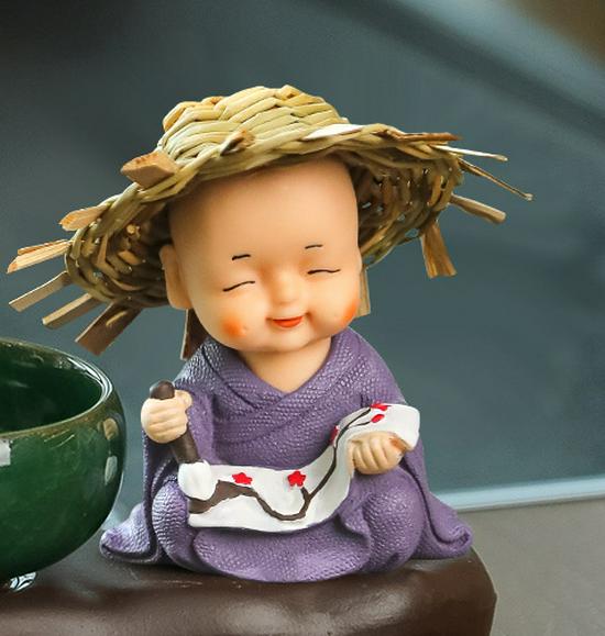Zen Little Monk Ornaments: Cute Novice Tea Table Decor for Desk or Office