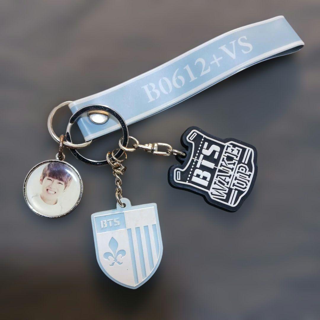 [Б/У] Брелок Тэхён Именная табличка Брелок BTS