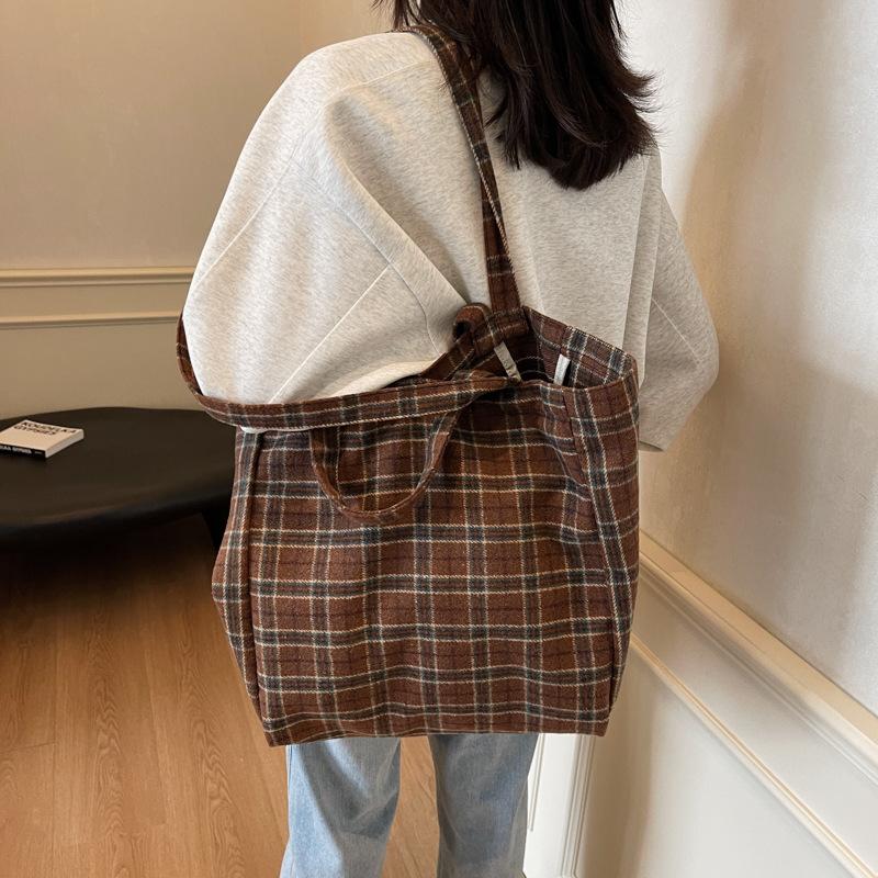 Autumn and winter retro casual plaid canvas bag fashionable and simple women's shoulder bag casual large-capacity portable commuter bag