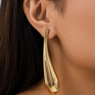 Nuovi Orecchini Lunghi a Goccia d'Acqua alla Moda Colore Oro Metallo Orecchini Pendenti Europei Esagerati Grandi Statement Orecchino Insolito da Donna