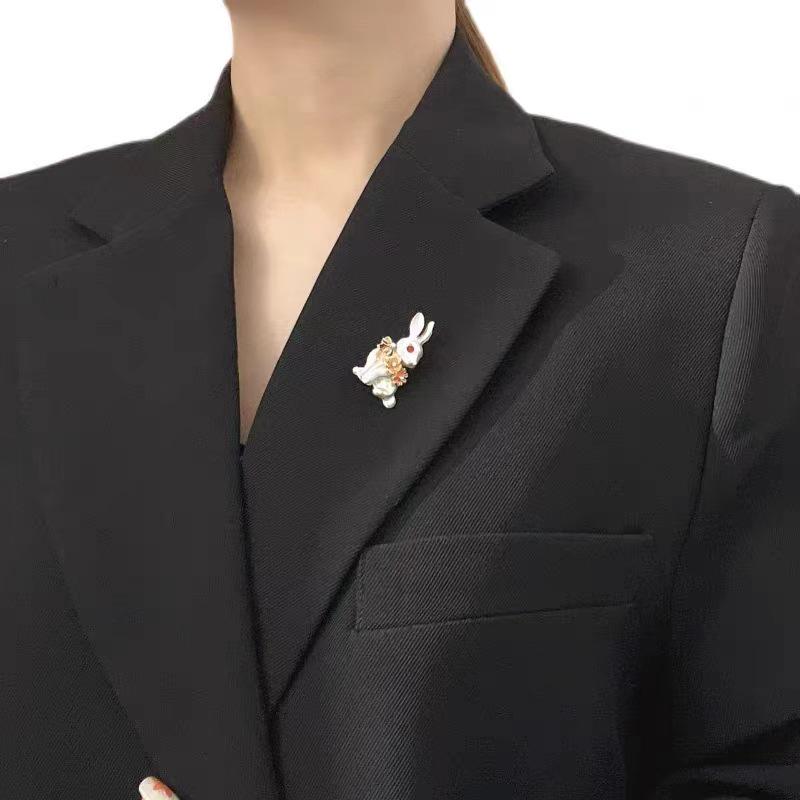 High-Quality Cartoon Rabbit Brooch: Women's Pin Jewelry & Scarf Buckle Accessory