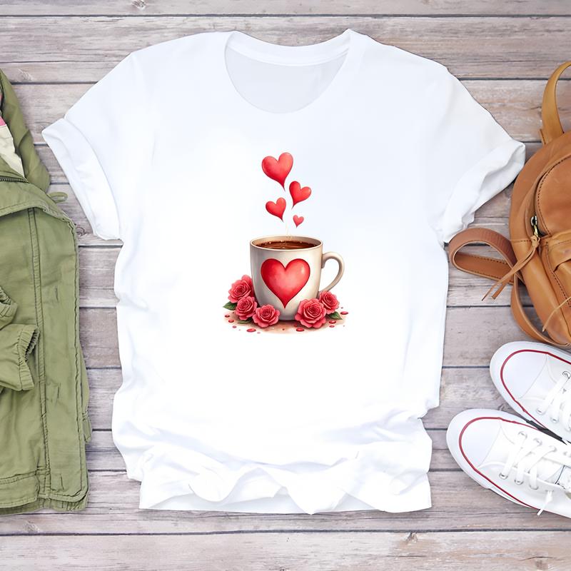 Short-sleeve T-shirt with trendy summer prints, cute and fashionable daily wear for women.