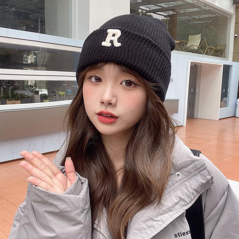 Autumn and winter letter R standard knitted hat for women, simple versatile ear protector wool hat, cold-proof and warm cover, cold hat for men