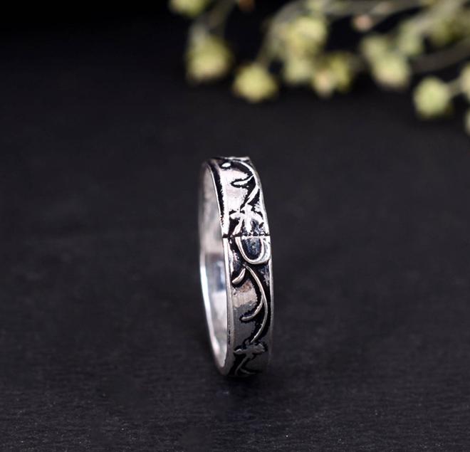 Handcrafted Arthritis Support Ring – Adjustable Silver Splint for Fingers, Therapy Jewelry for Joint Pain