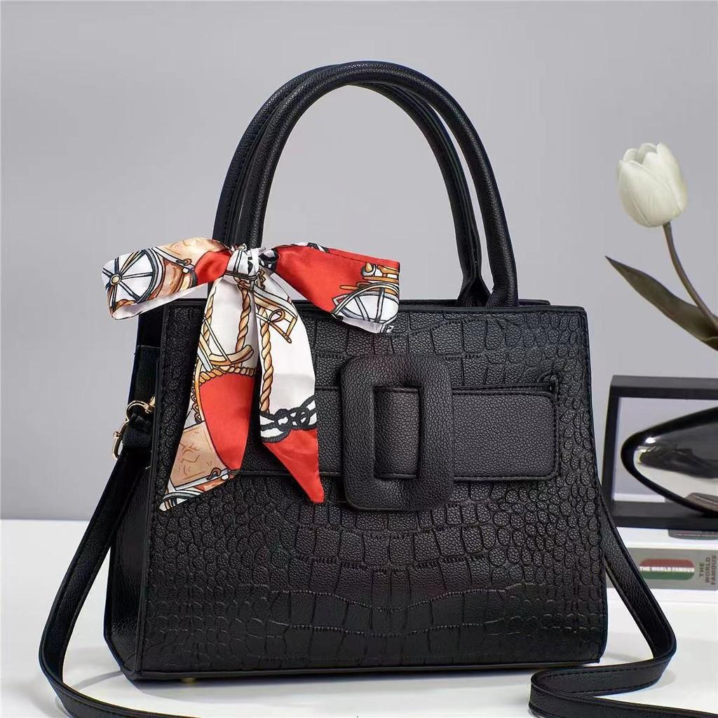 Trendy Bucket Style Crossbody Bag With Chain And Lock For Fashionable Looks чёрный
