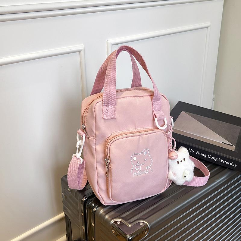 High-value cute cartoon bear messenger bag, versatile for teenagers and girls, small square bag for going out to work, commuting mobile phone bag