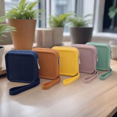 Tragbare Silikon-Make-up-Organizer-Tasche Wasserdicht Multifunktionale Kopfhörertasche Reißverschluss Münzbörse Schüler