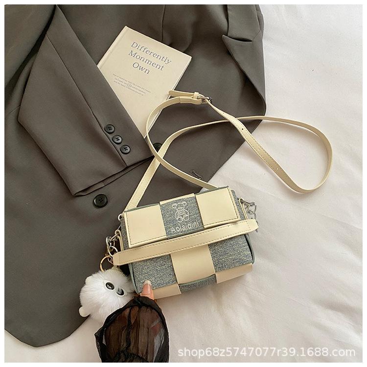 Niche design versatile crossbody bag women's 2025 new fashion contrast woven retro shoulder small square bag