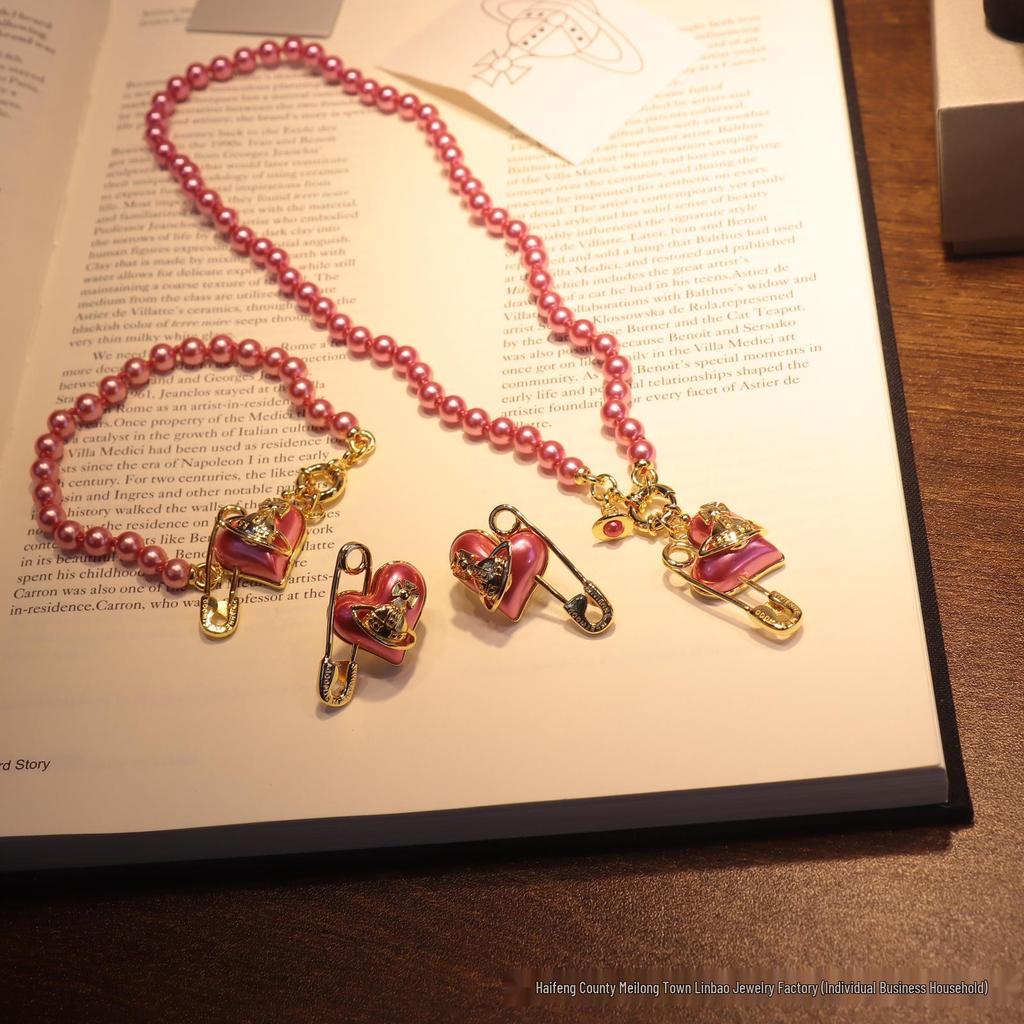 Kaiserinwitwe Pearl Heart Vivienne Orb Schlüsselbeinkette