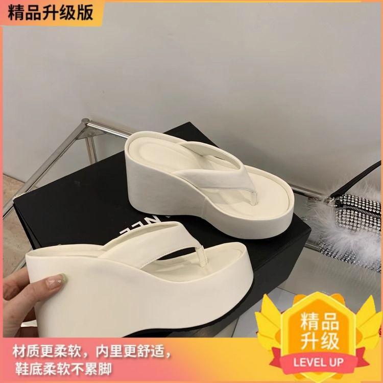 

Интернет-знаменитость новый наклон носка толстая подошва крутые шлепанцы женские летние носить зажим для стопы 2025 высокий каблук пляжные шлепанцы 39 белый