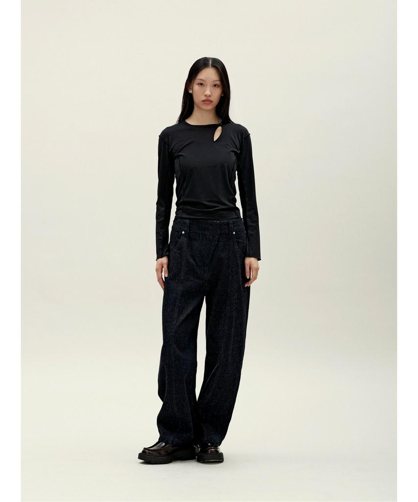 Anggae Snapped Triangle Neck T-Shirt Black