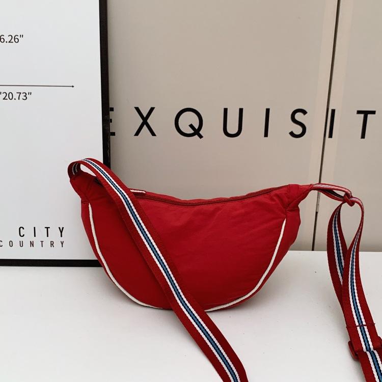 

2025 новая сумка через плечо японская простая вместительная универсальная сумка-мессенджер нишевая высококлассная женская сумка сумка-пельмень красный