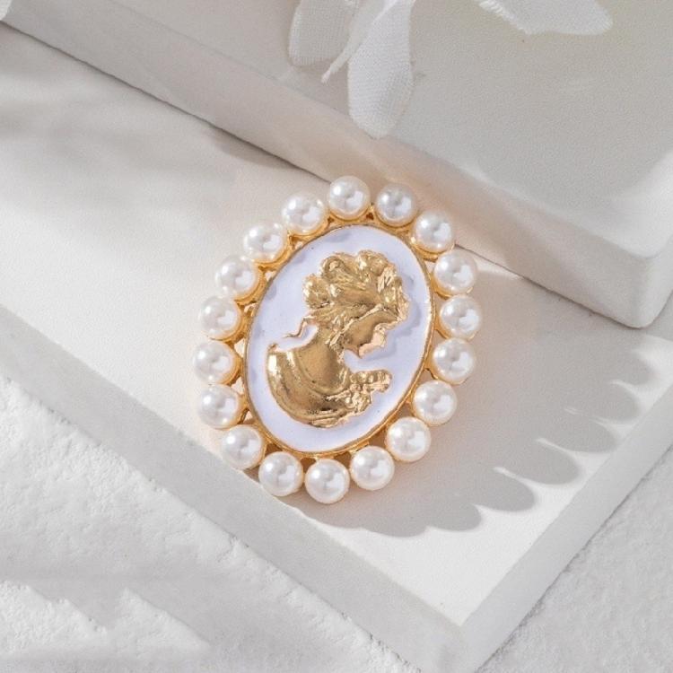 Sophisticated Vintage Cameo Brooch Beauty's Head Pearls Accented Alloy Corsage Pin Jewelry for Dress Clothing