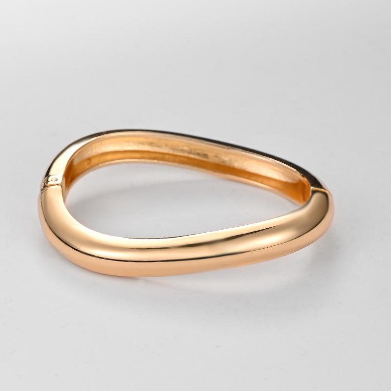Popular Cross-Border Alloy Pleated Bracelet: Unique Elliptic Curve Design, Bold Fashion Statement
