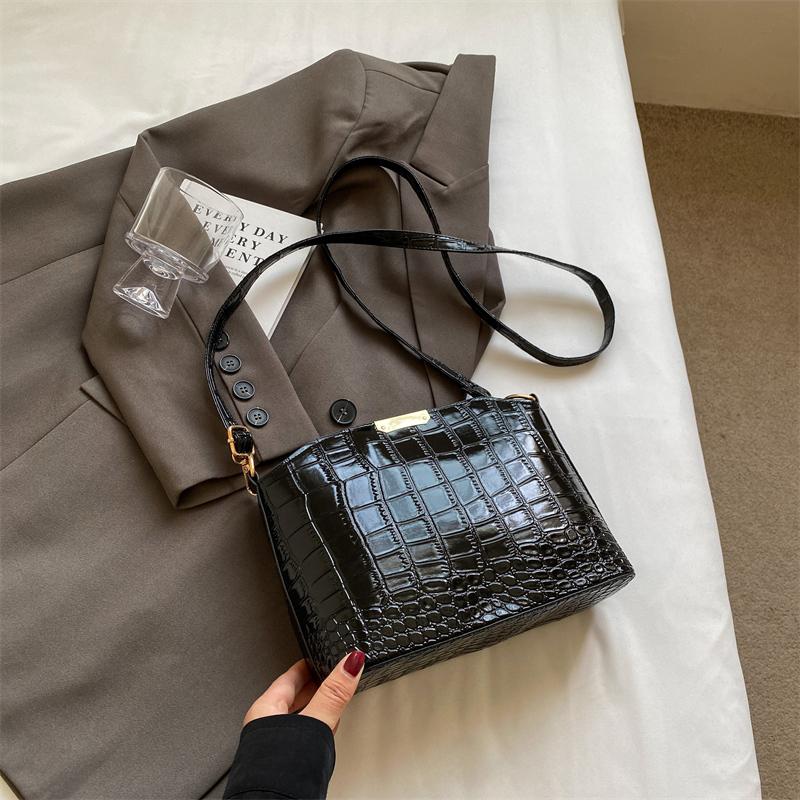 

Женские сумки через плечо с ретро-крокодиловым узором, мини-сумки через плечо с квадратным ремешком, роскошные дизайнерские кошельки и сумки 24x15x8cm чёрный