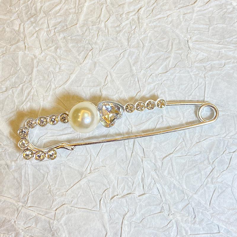 Heart-shaped Pink  Blue Pearl Diamond Brooch, Gold  Silver, Minimalist Women s Fashion Accessory.