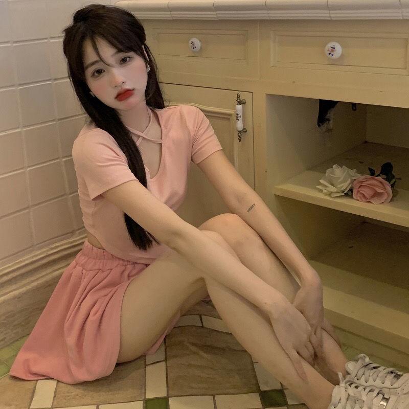 Trendiges pinkes Slim-Fit Asymmetrisches Top & Shorts Lässiger Sommeranzug für Damen