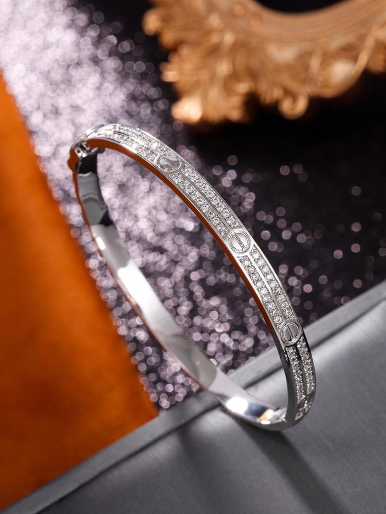 Exquisite Openable Star Bangle with Single Row Pave Diamonds - Trendy, Luxurious Statement Jewelry