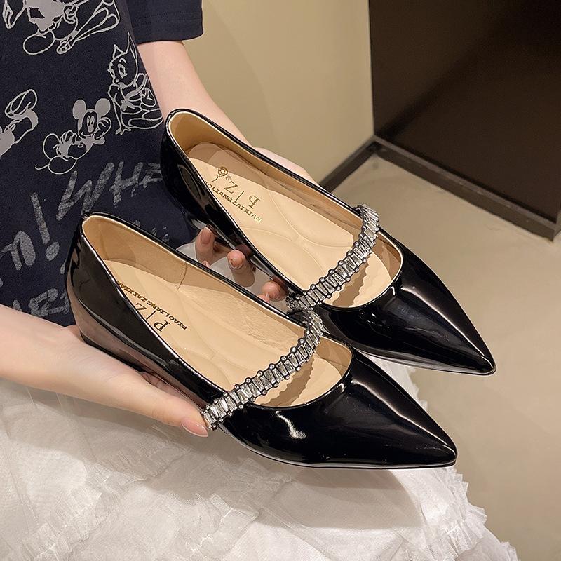 2025 summer evening breeze wear versatile inner height increase single shoes Korean version fashion shallow mouth casual not tired feet non-slip shoes