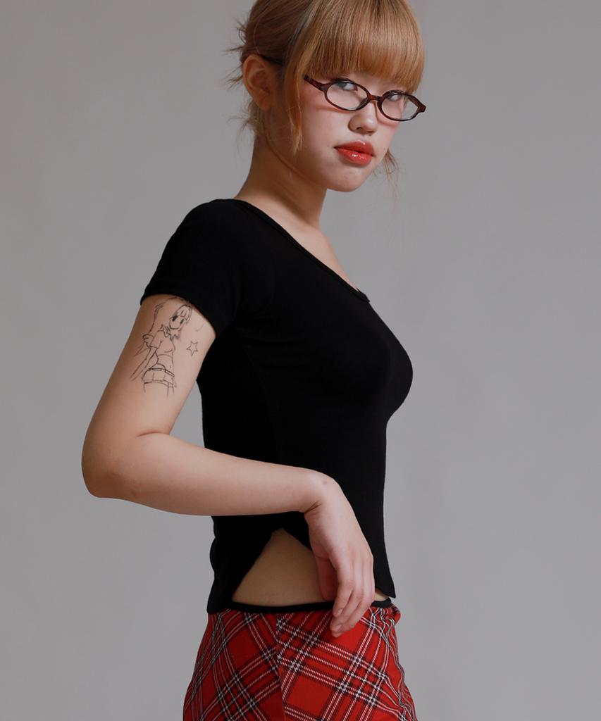 LIKE THE MOST U-Neck Round Cut Half T-Shirt_Black