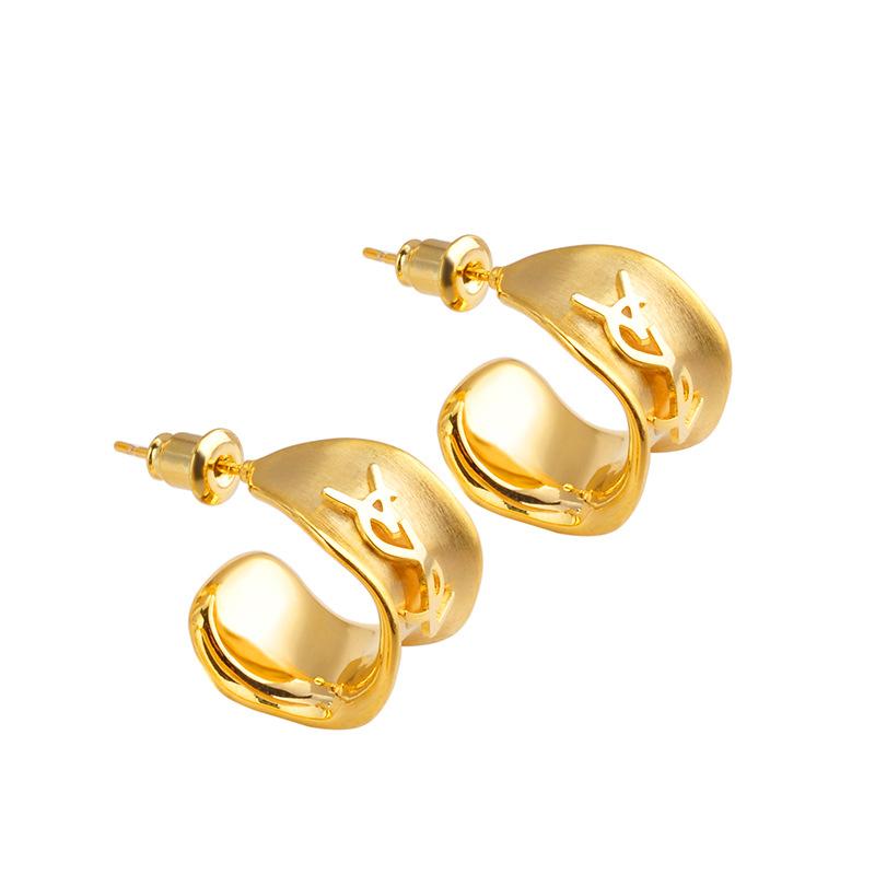 Vintage Metallörhängen med Nitar, Retro Hängande Örhängen med Bokstäver, Borstad Yta, Designade Statement-örhängen