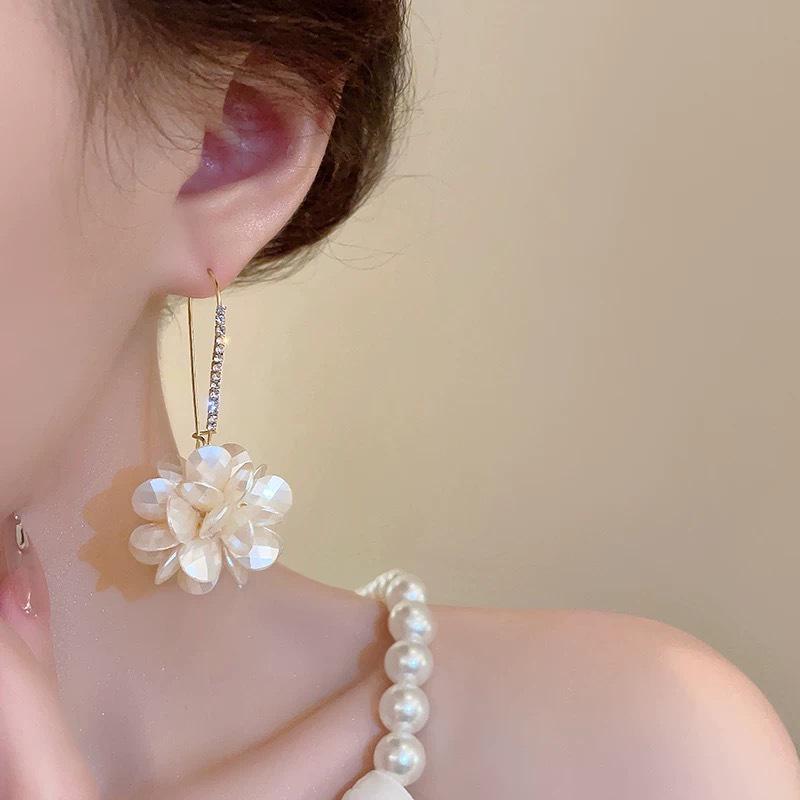 Elegant Shell & Zircon Flower Ear Hooks: Long Luxury Slimming Earrings for Women, Unique Design