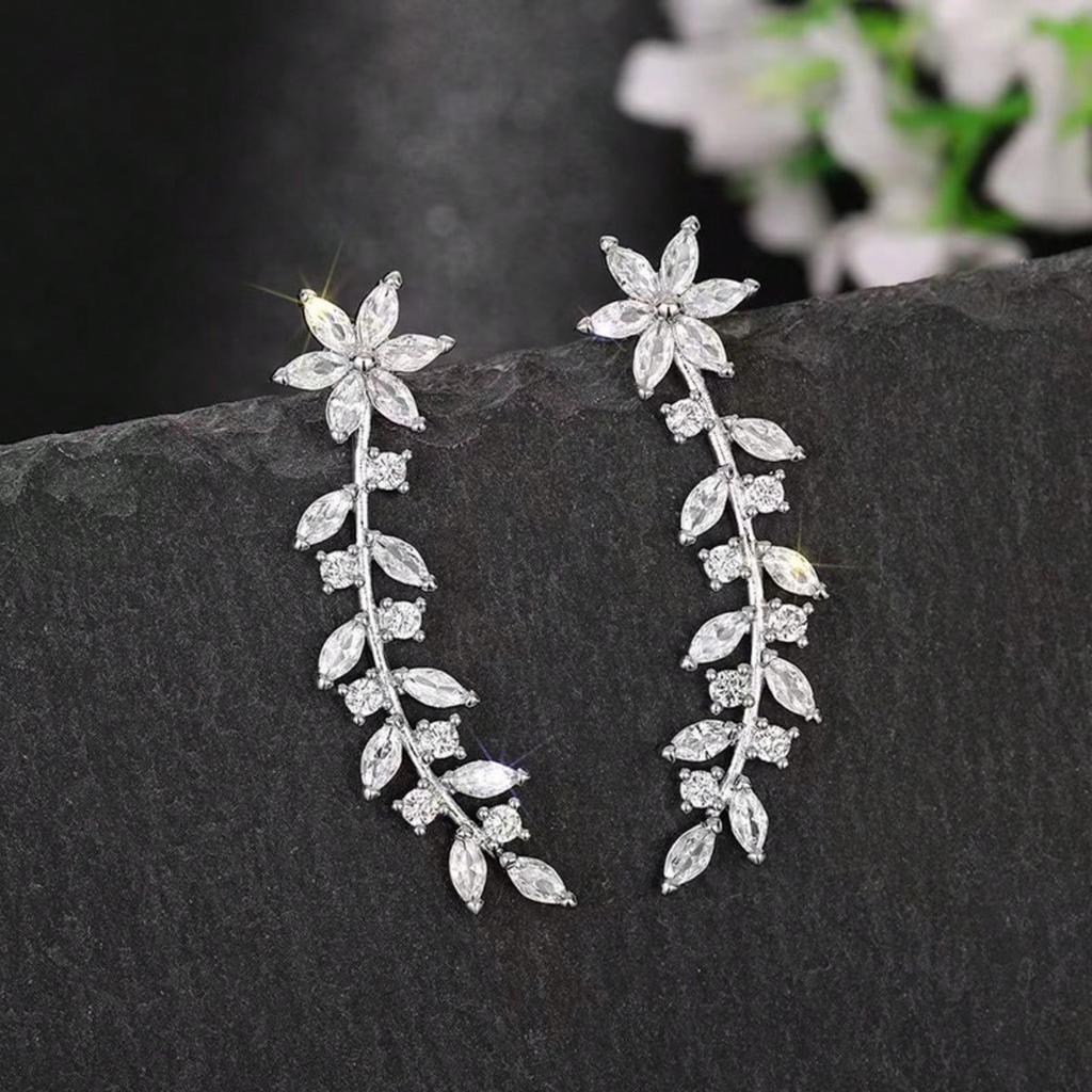 1 Pair of Ladies' Flower Leaf Pendant Earrings, Sparkling Synthetic Zircon Vine Elegant Earrings, Suitable for Weddings, Daily Wear, Birthday Gifts