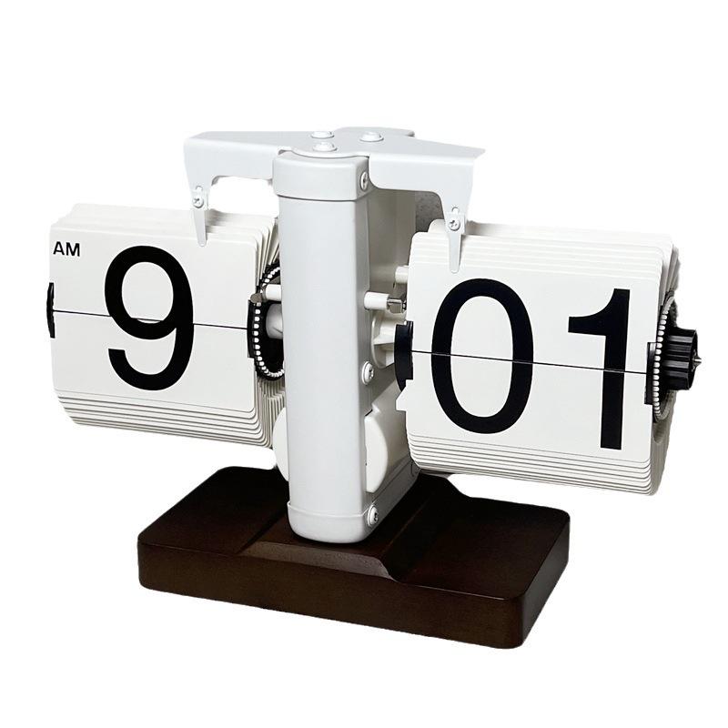 MiaoKe Retro Automatic Walnut Flip Clock: Simple Desktop Decor
