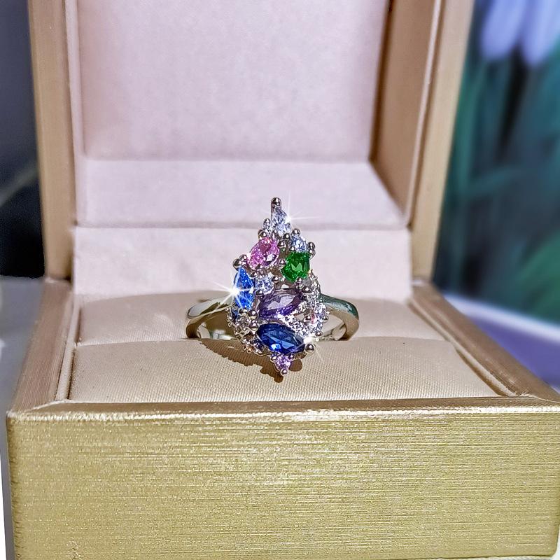 Two-color Flower Rings Inlaid with European and American Women's Simple Rings