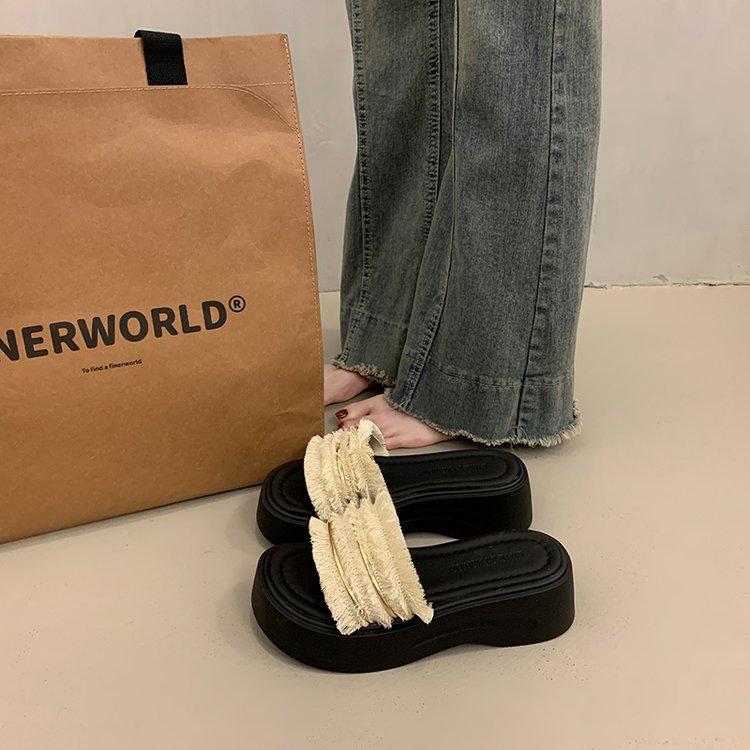 French beautiful platform slippers women's summer wear fashion and high sense 2025 new models with skirts to increase the height of sandals