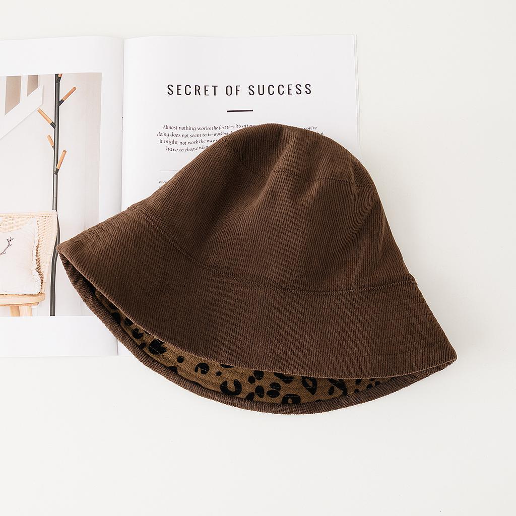New Double sided Leopard Print Fisherman's Hat for Autumn and Winter Is Warm Elegant and Stylish The Foldable Basin Hat Is A Japanese Style Top Hat