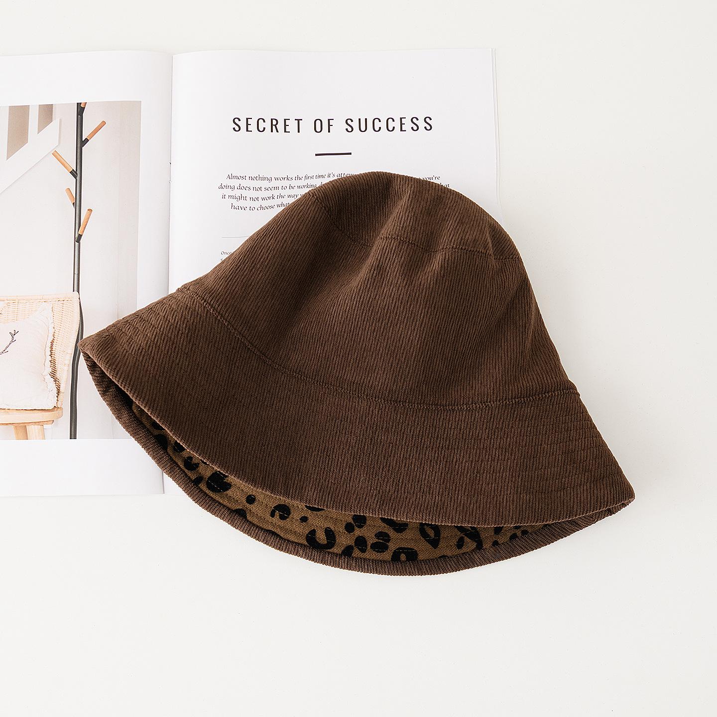 

Новая двусторонняя шляпа рыбака с леопардовым принтом для осени и зимы теплая, элегантная и стильная. Складная шляпа-ведро - это шляпа-цилиндр в японском стиле. M（56-58cm）