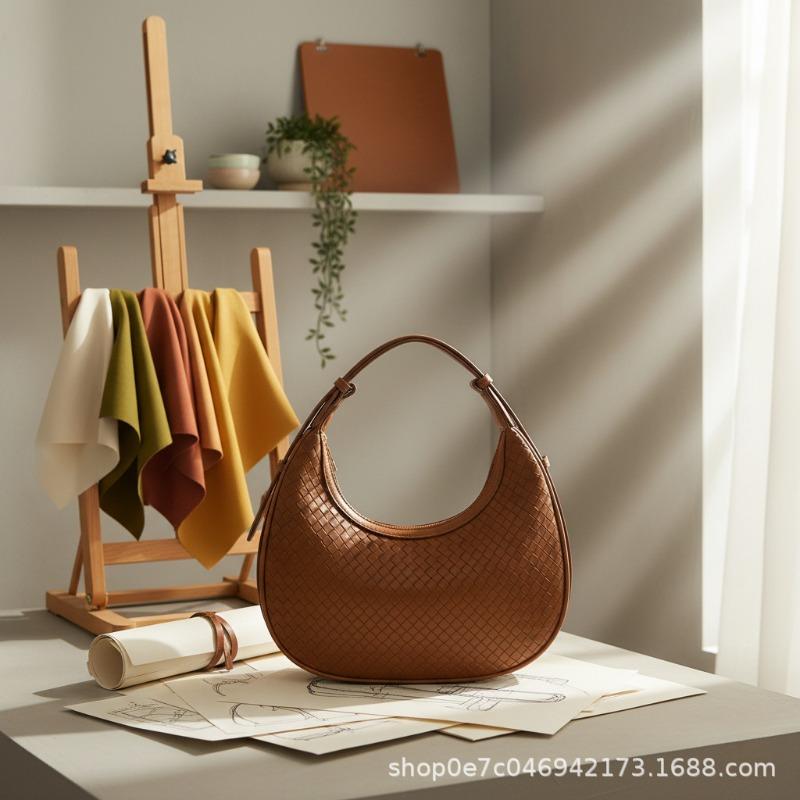 Woven lattice leather new cloud bag, portable underarm bag, one shoulder crossbody women's bag for