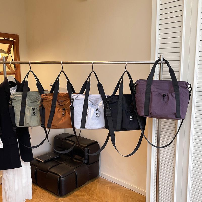 Vielseitige Damen-Schultertasche aus Nylon - Tragetasche mit großem Fassungsvermögen für Freizeit oder Kurztrips