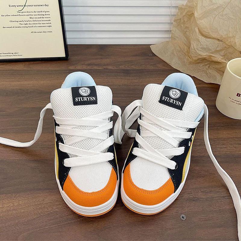 Originale vielseitige Sport- und Freizeitschuhe im Hongkong-Stil 2025 Frühling neue Nischen-Farbkombination Plateau-Brot-Schuhe ins Tide