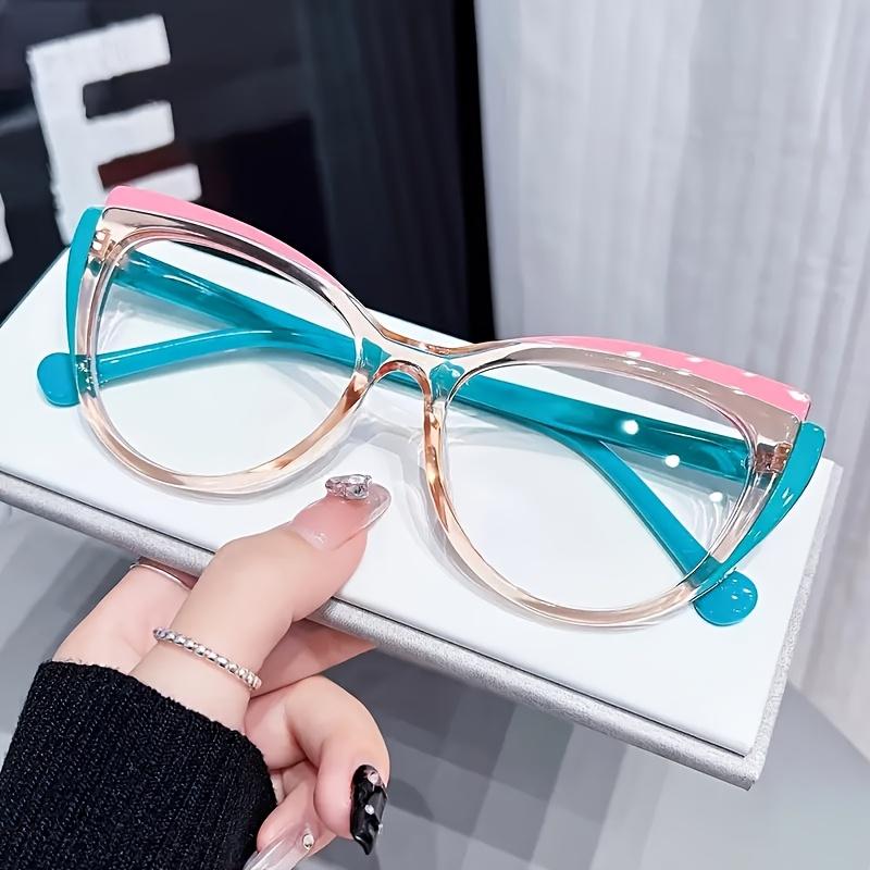 

A Pair of Vintage-Style Cat-Eye Glasses Suitable for Both Men And Women, Featuring a Trendy Leopard Print Color-Block Design.