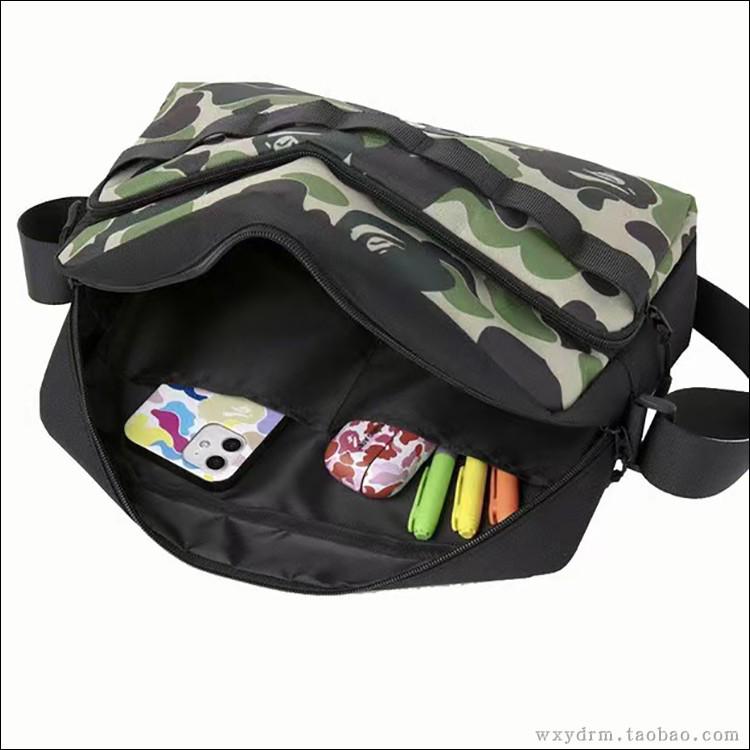 A Bathing Ape Armeegrünes Camouflage Multifunktions-Umhängetasche