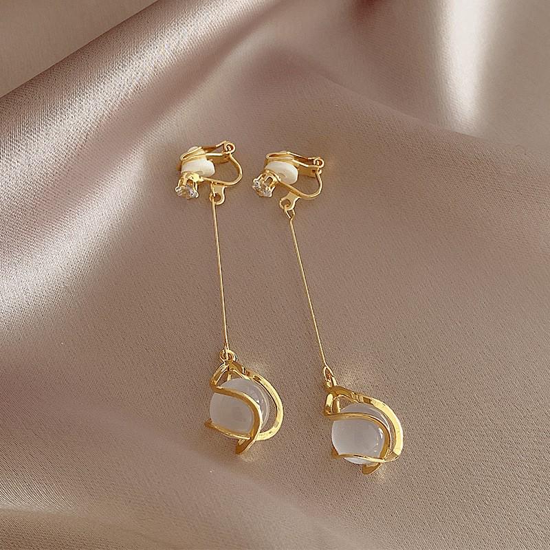 2025 New High-End Retro Pearl Ear Clips: No-Piercing Stud Earrings for Women - French Niche Style