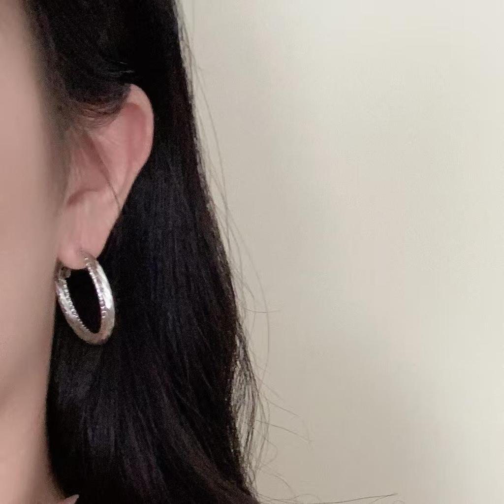 Elegante Creolen im Kreuz-Stil - Luxuriöses Design, Einzigartiger Verschluss