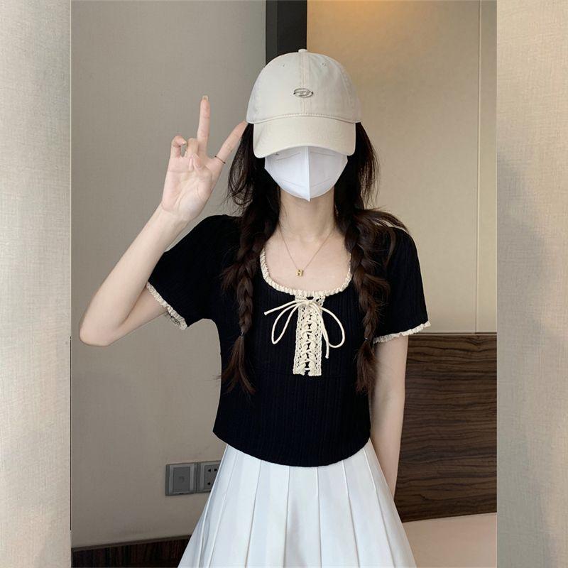 Black Square Neck Knitted Short Sleeved T-shirt for Women with Summer Design Sense Lace Lace Lace Slim Fit and Slimming Top